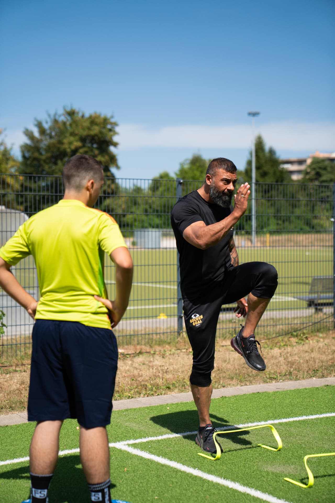 Athletiktraining auf dem Sportplatz